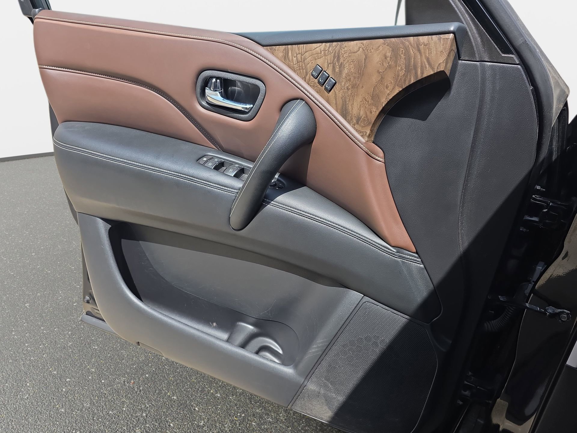 Used 2021 INFINITI QX80 Premium Select w/ All-Season Package image 26