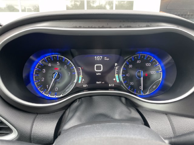 Used 2024 Chrysler Pacifica Touring-L FWD image 9