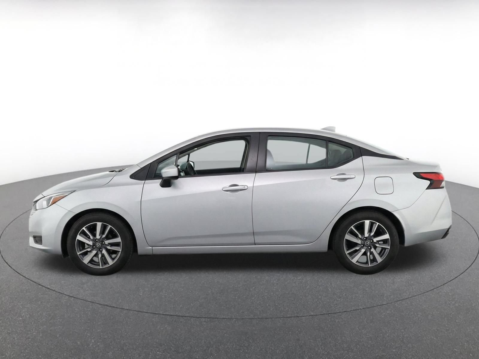 Used 2025 Nissan Versa SV FWD image 4