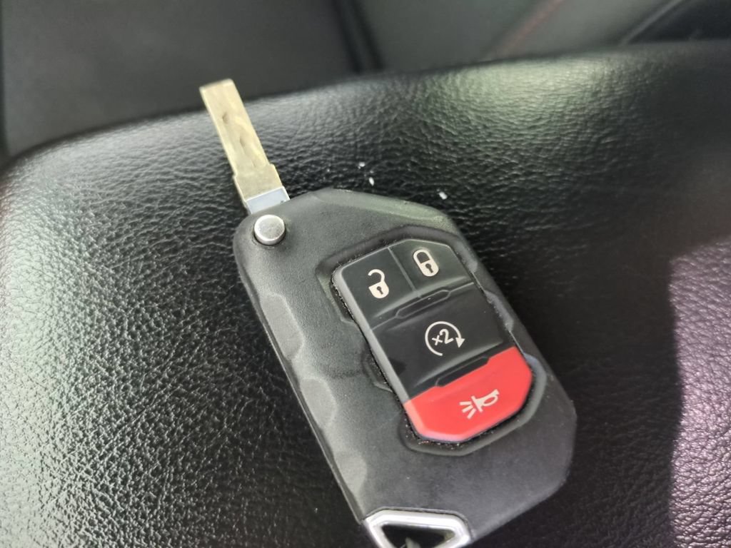 Used 2018 Jeep Wrangler Unlimited Rubicon w/ Cold Weather Group AWD/4WD image 37
