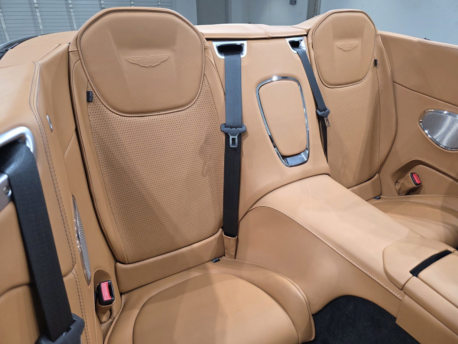 Used 2025 Aston Martin DB12 Convertible image 25