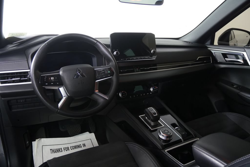 Used 2023 Mitsubishi Outlander SE Black Edition AWD/4WD image 17