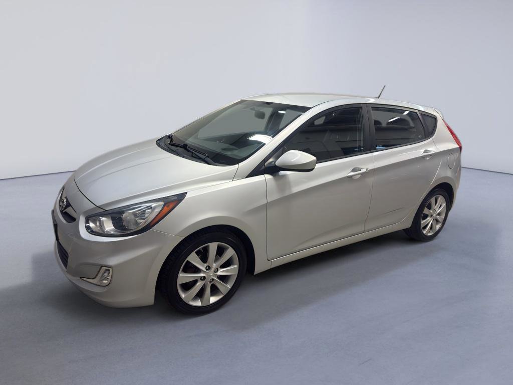 Used 2012 Hyundai Accent SE image 3