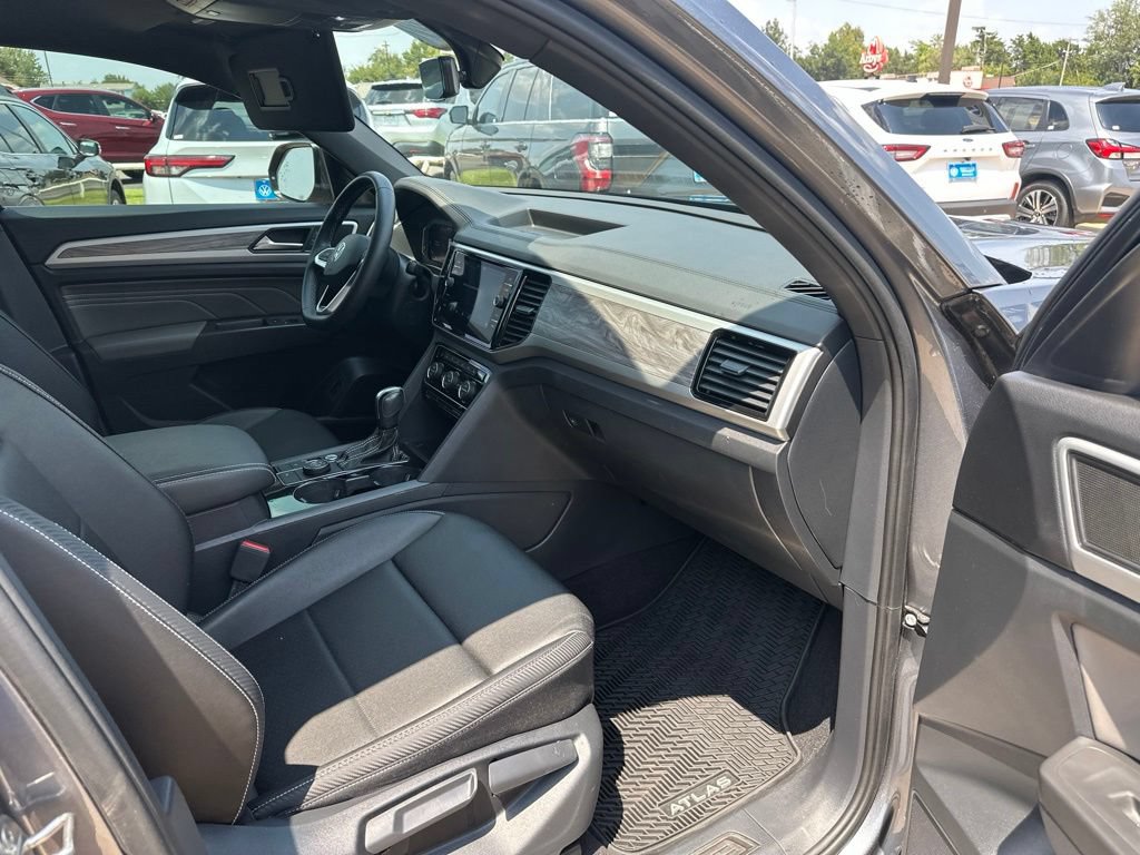 Used 2023 Volkswagen Atlas Cross Sport SE AWD/4WD image 25