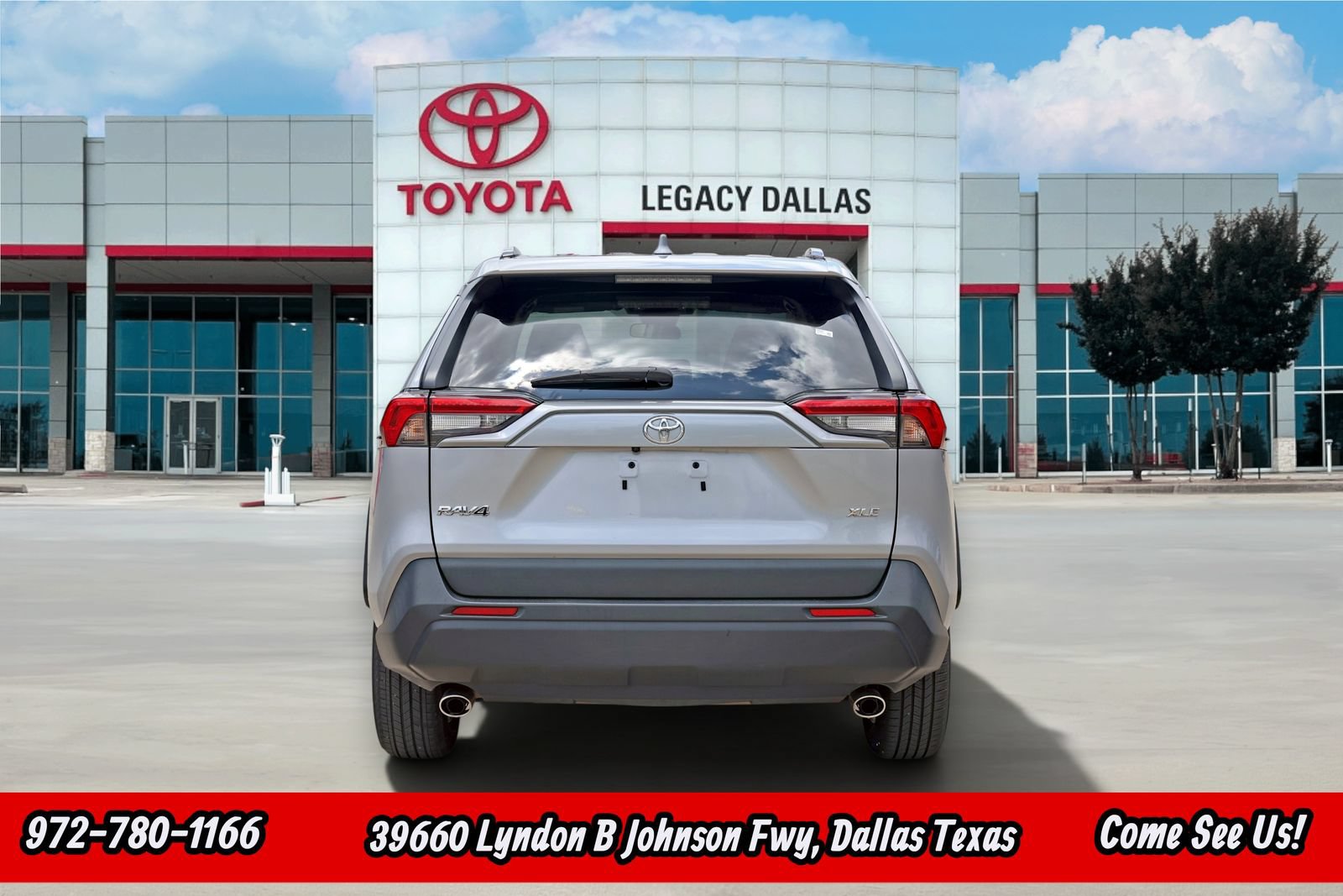 Used 2024 Toyota RAV4 XLE FWD image 8
