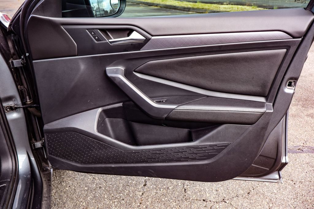 Used 2023 Volkswagen Jetta SE w/ Panoramic Sunroof Package image 38