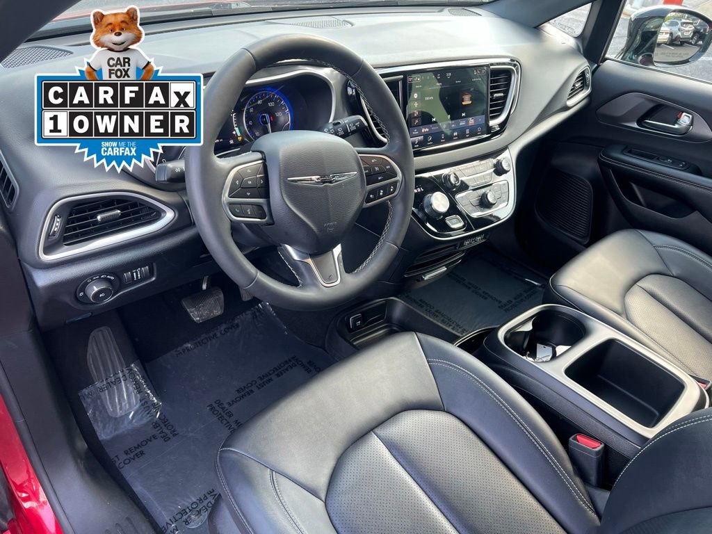 Used 2025 Chrysler Pacifica Select FWD image 12