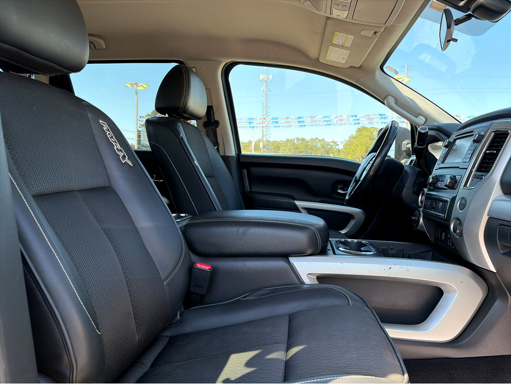 Used 2017 Nissan Titan PRO-4X AWD/4WD image 8