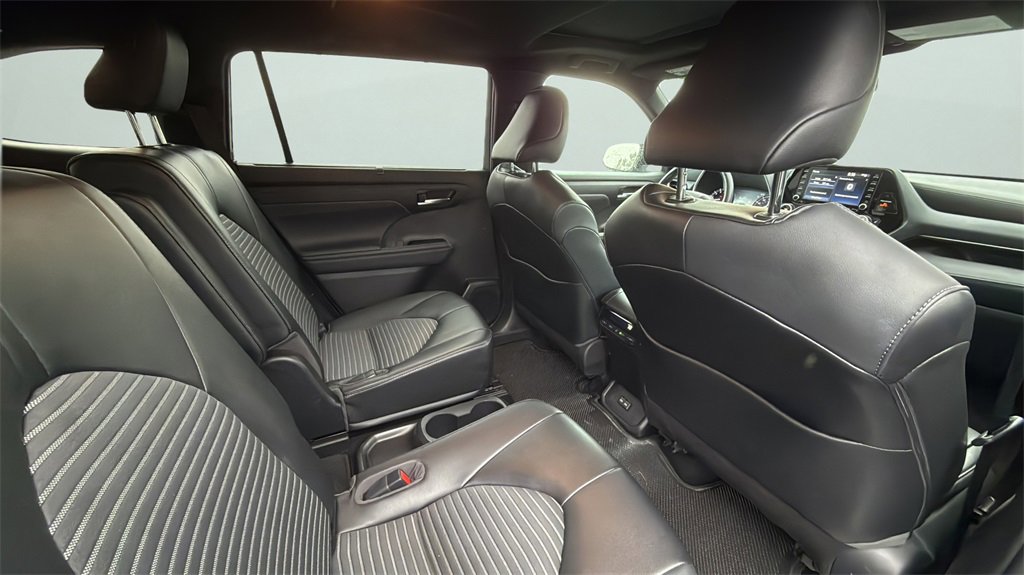 Used 2022 Toyota Highlander XSE image 18