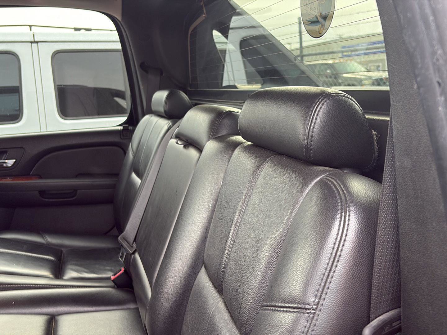 Used 2007 Chevrolet Avalanche LTZ w/ LTZ Preferred Equipment Group image 9