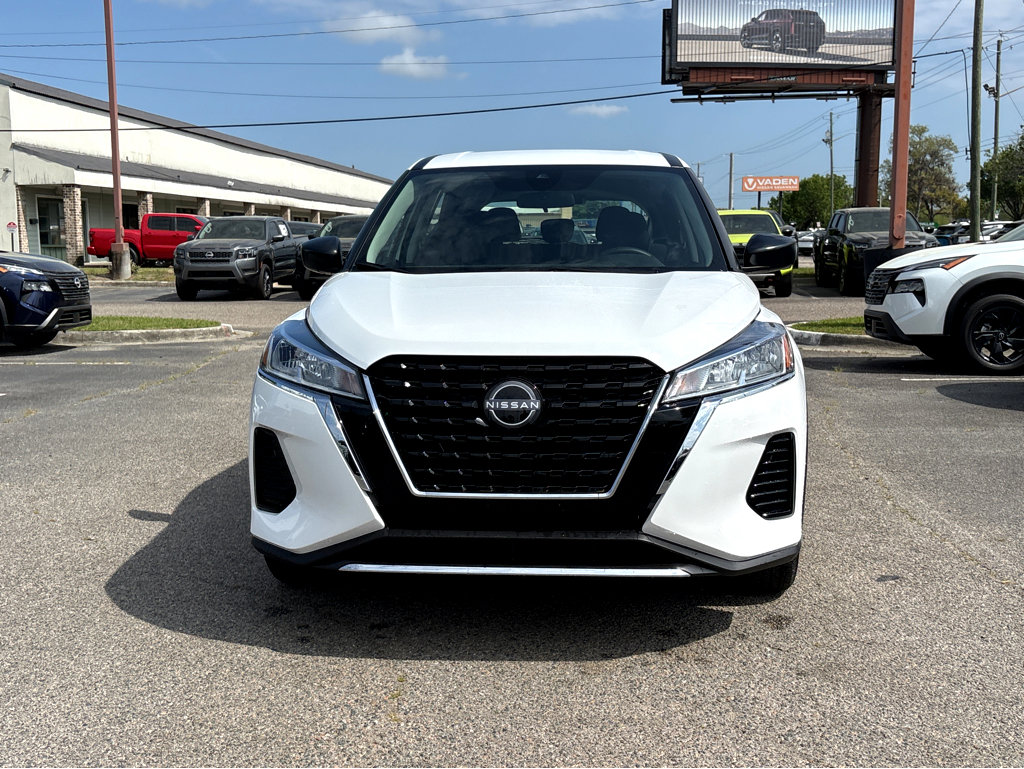 Used 2025 Nissan Kicks Play S video 2