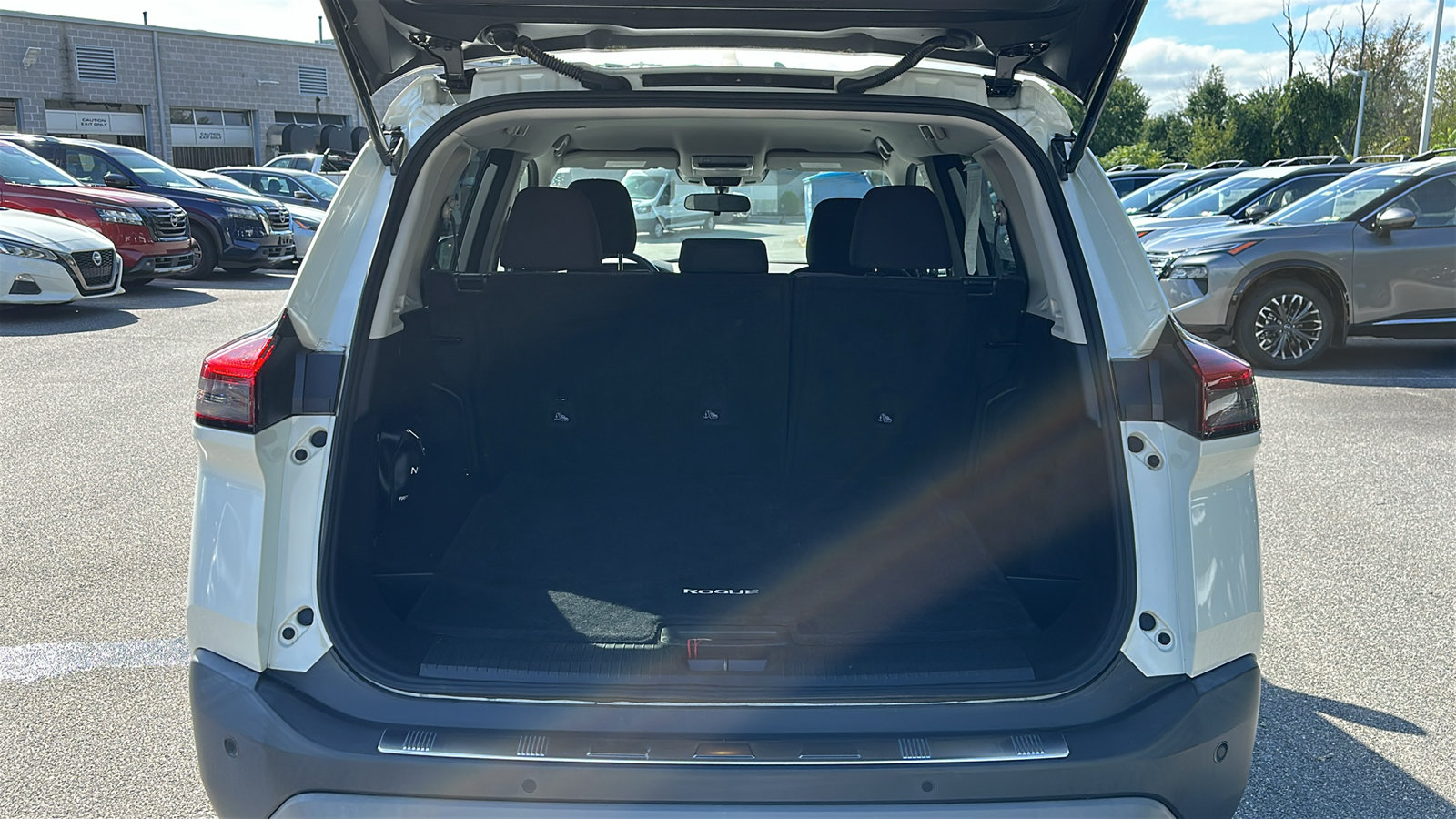 Used 2022 Nissan Rogue SV AWD/4WD image 6