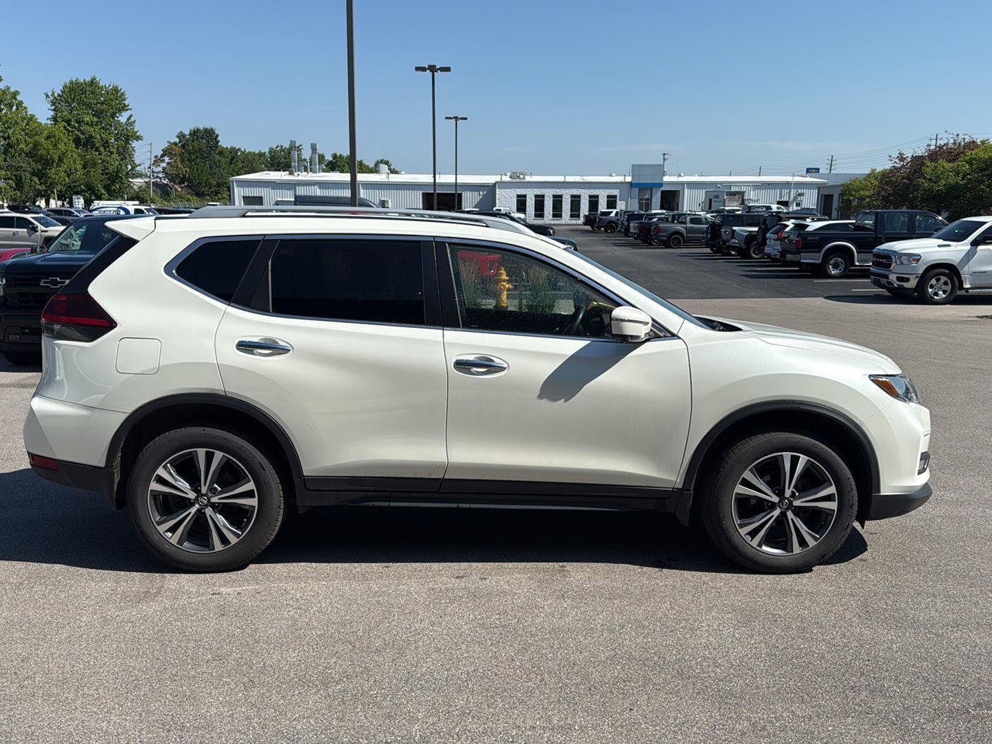 Used 2019 Nissan Rogue SL AWD/4WD image 2