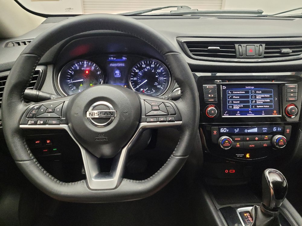 Used 2018 Nissan Rogue SV image 22