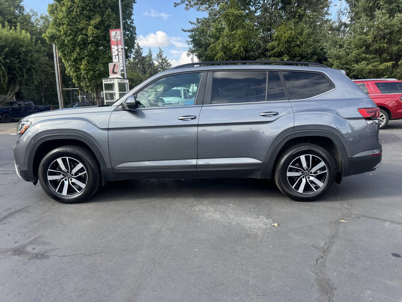 Used 2021 Volkswagen Atlas SE image 2