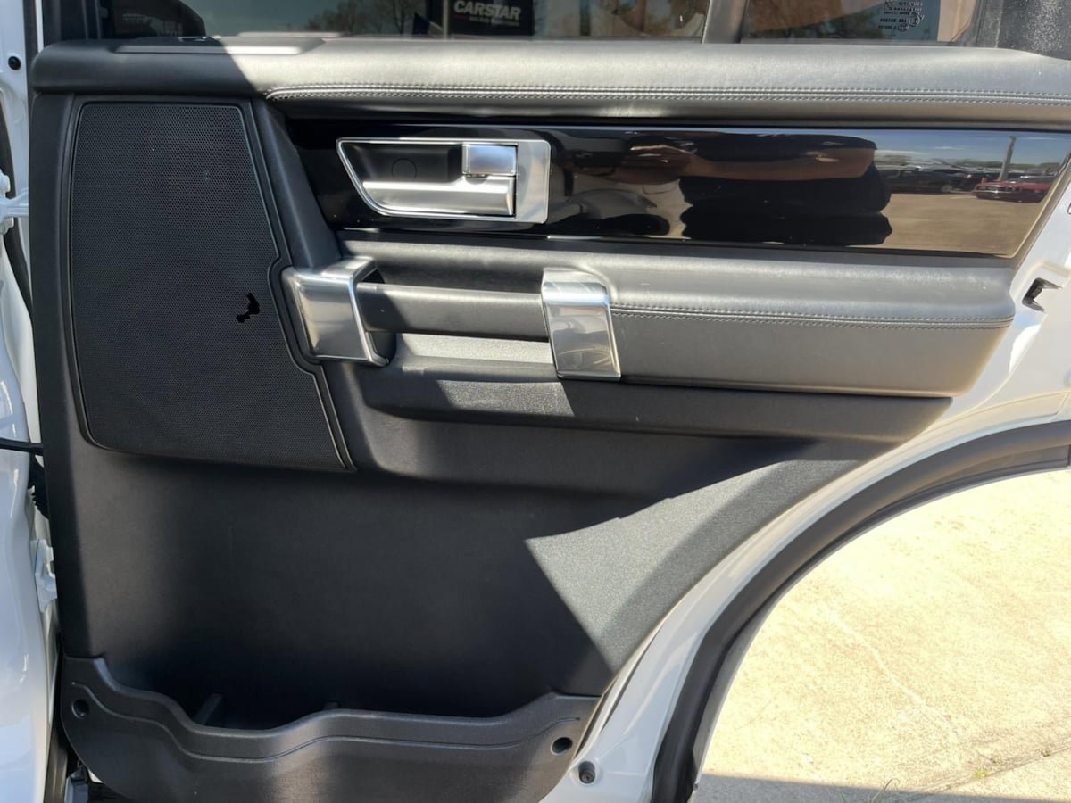 Used 2015 Land Rover LR4 HSE LUX AWD/4WD image 26