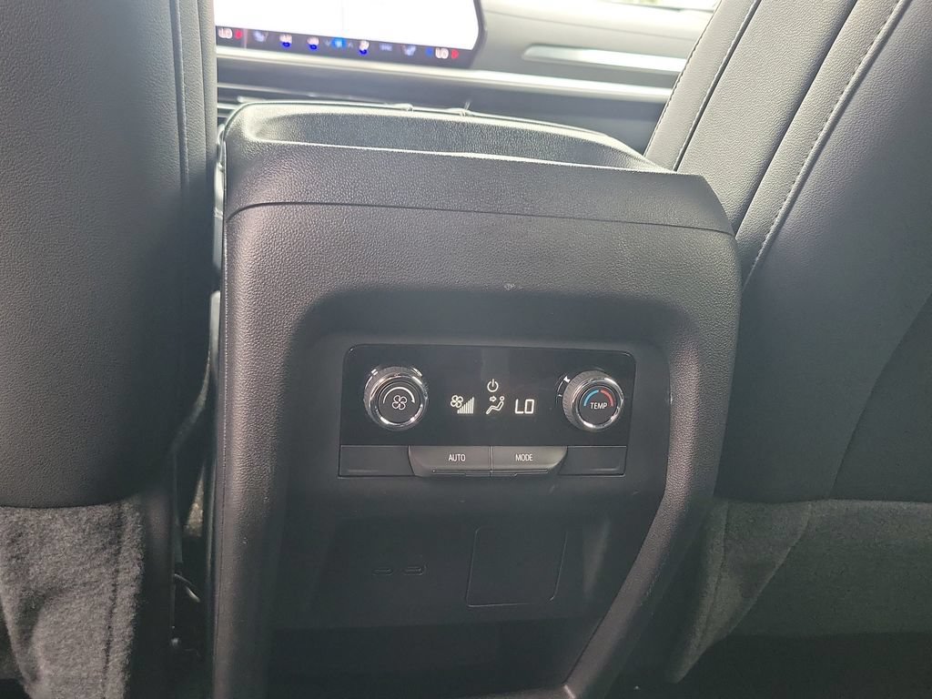 Used 2026 Chevrolet Traverse LT AWD/4WD image 15