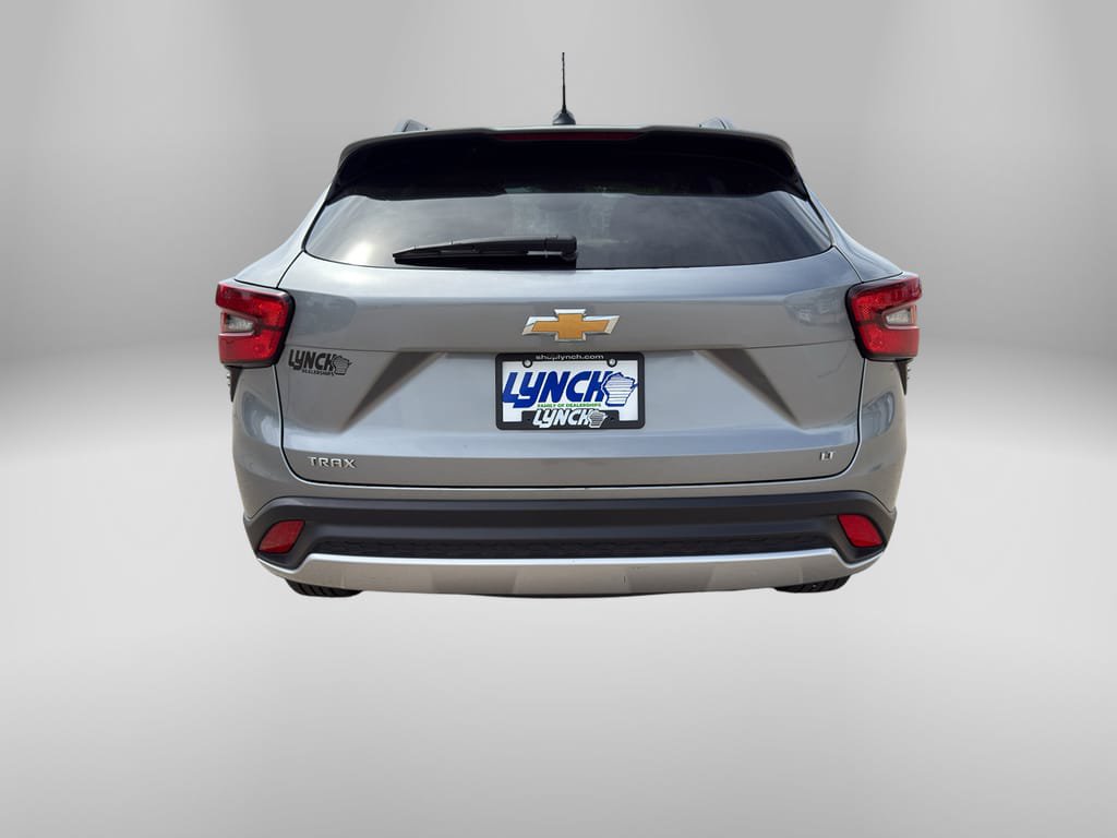 Used 2025 Chevrolet Trax LT FWD image 4