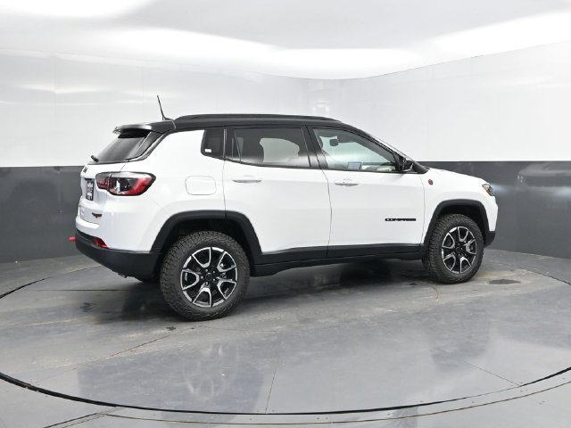 New 2026 Jeep Compass Trailhawk w/ Sun, Sound & Navigation Group AWD/4WD image 2
