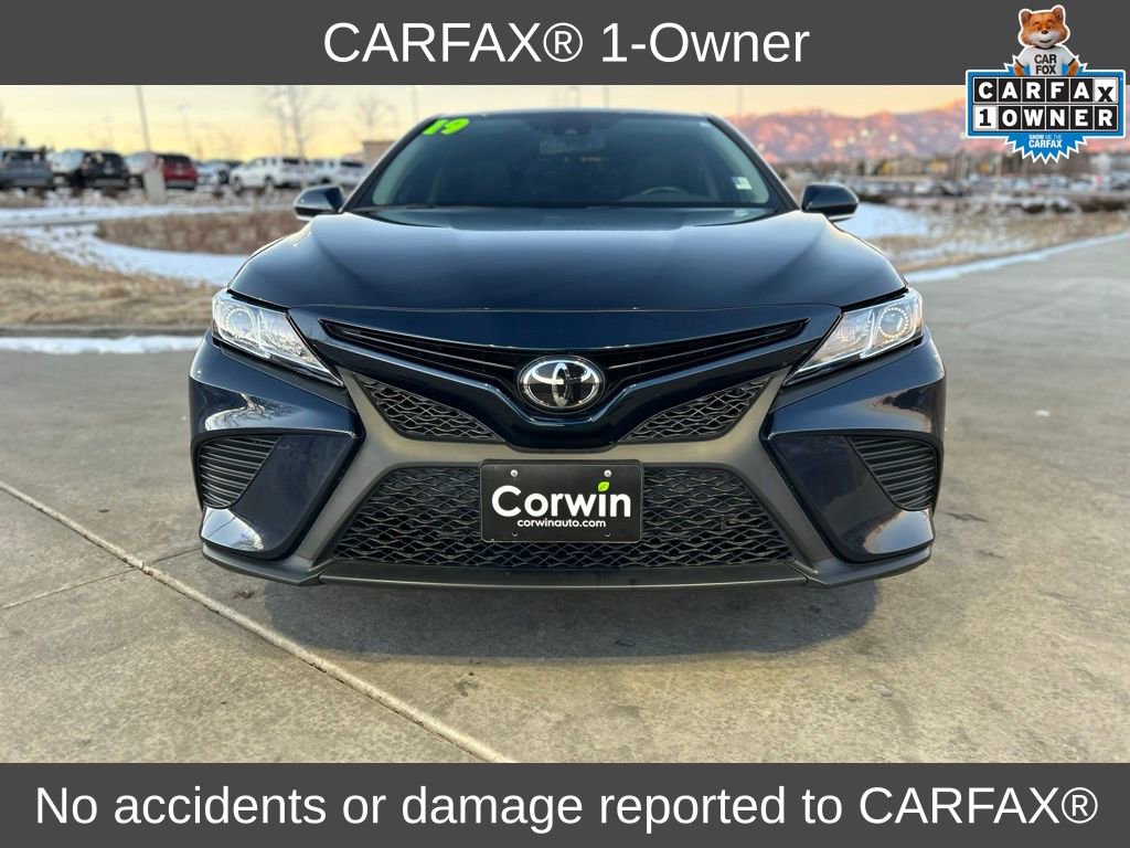 Used 2019 Toyota Camry SE image 2