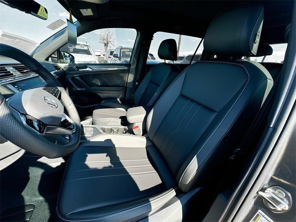 Used 2024 Volkswagen Tiguan SE R-Line FWD image 22