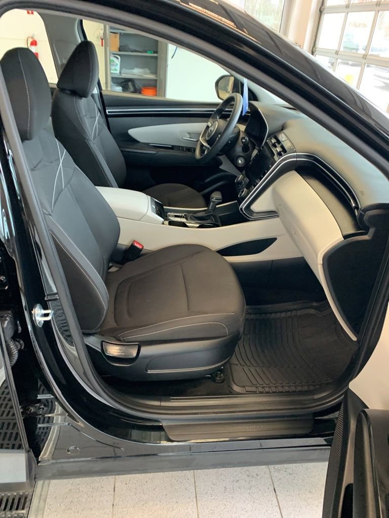 Certified 2023 Hyundai Tucson SE image 14