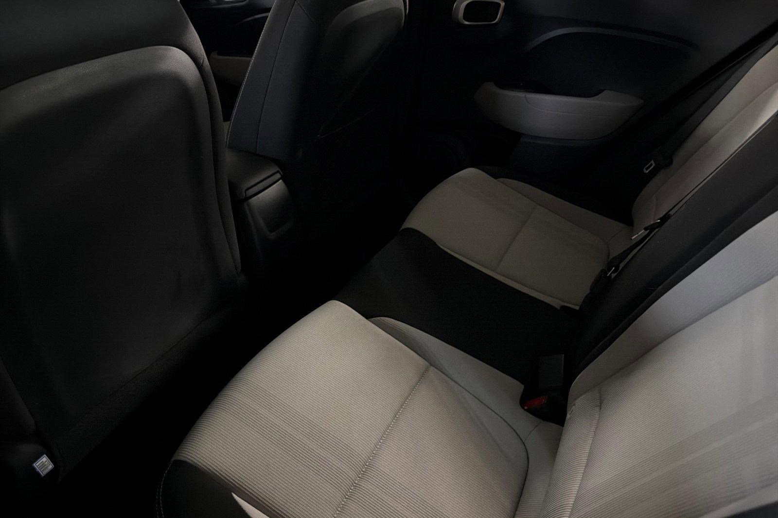 Used 2022 Hyundai Venue SEL image 25