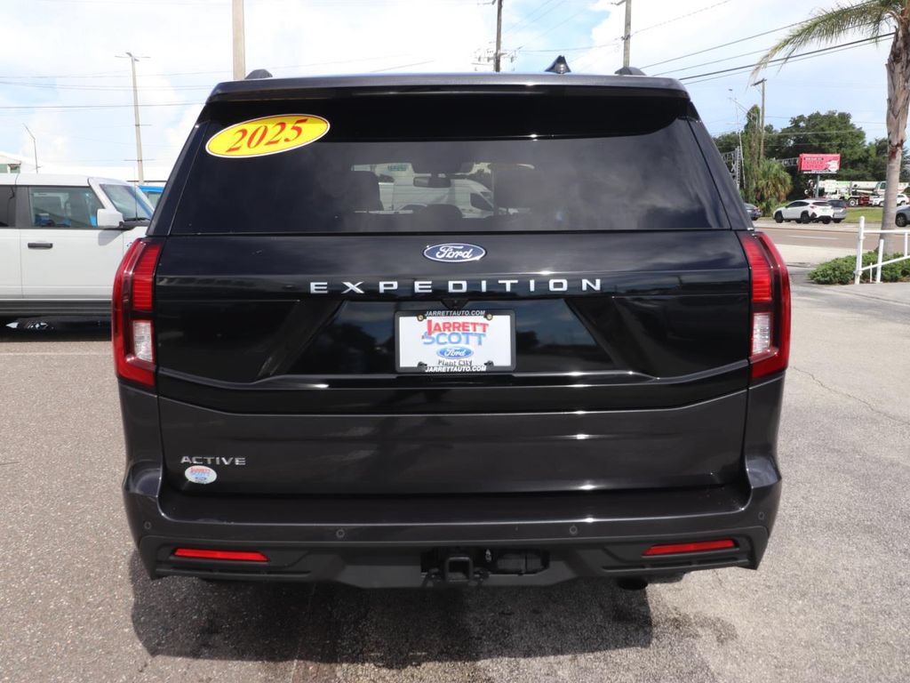 Used 2025 Ford Expedition Active RWD image 14