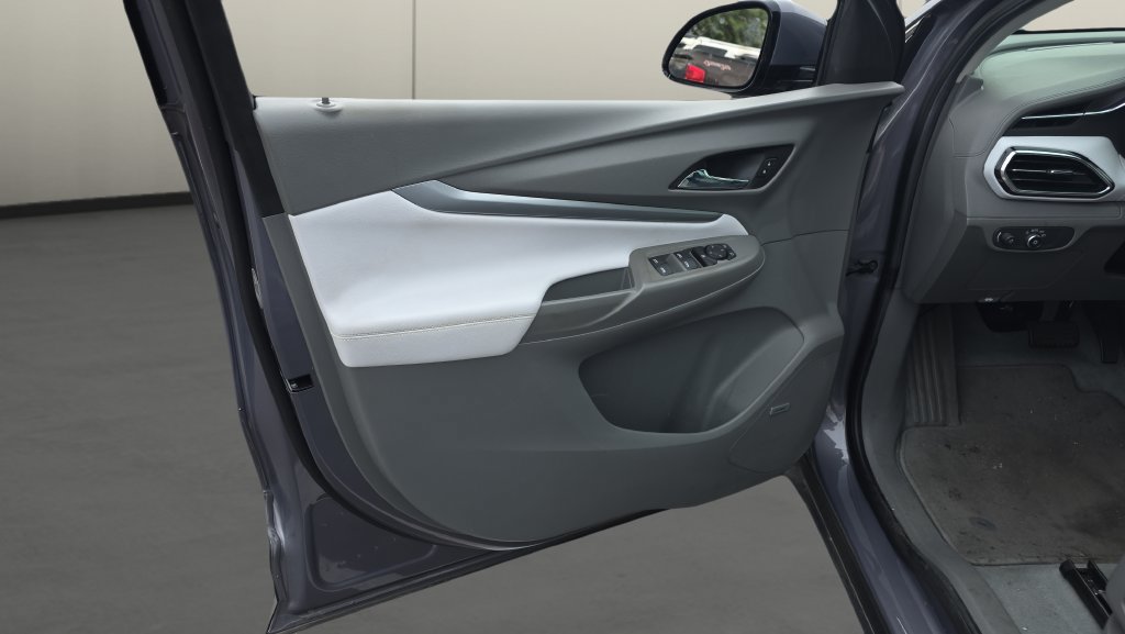 Used 2023 Chevrolet Bolt EUV Premier w/ Sun & Sound Package FWD image 15