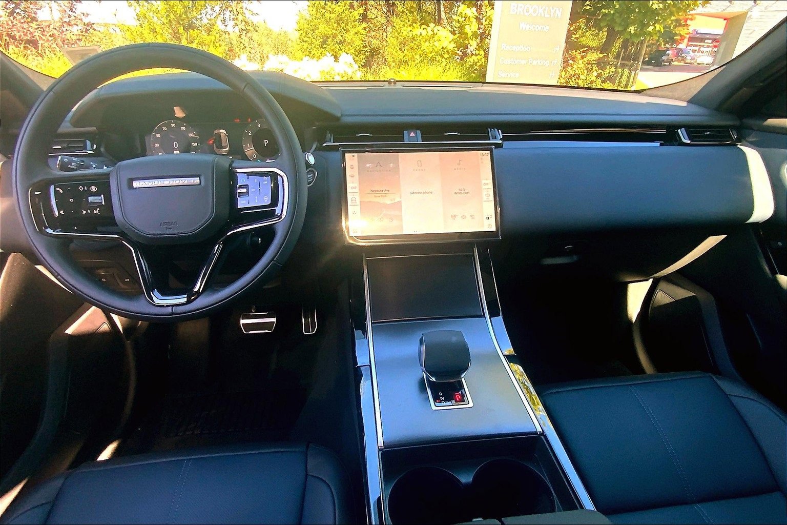 New 2026 Land Rover Range Rover Velar Dynamic SE image 5