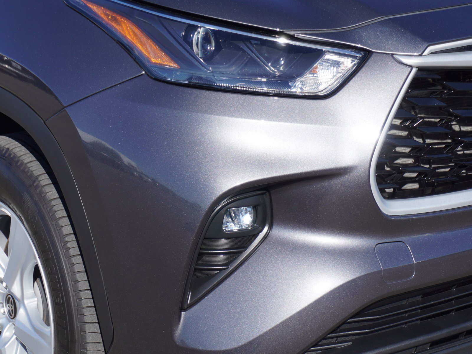 Used 2024 Toyota Highlander LE image 3