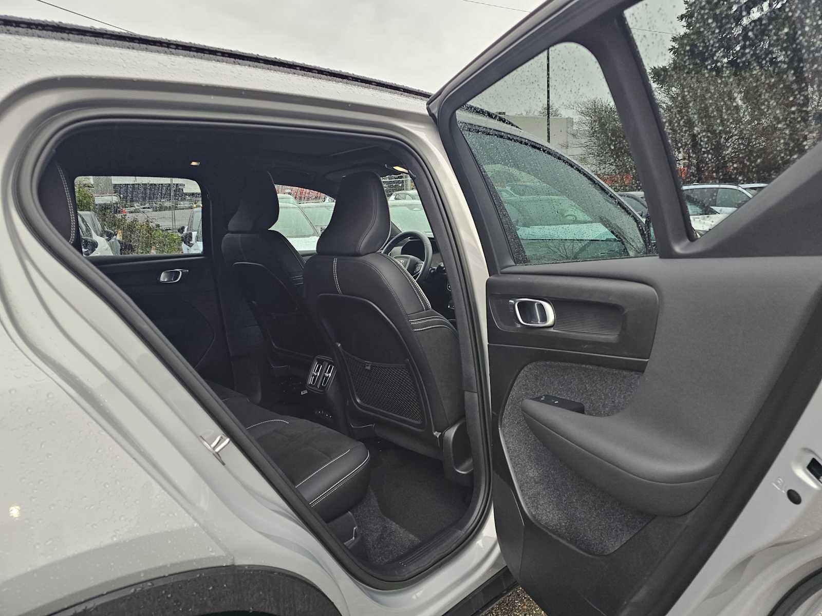 Certified 2023 Volvo XC40 Recharge Ultimate image 12