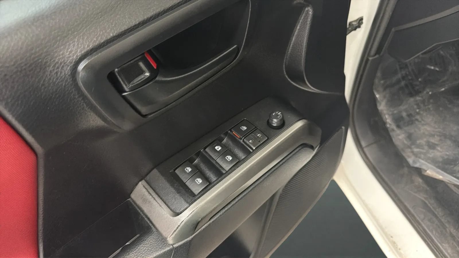 Used 2020 Toyota Tacoma SR5 RWD image 16