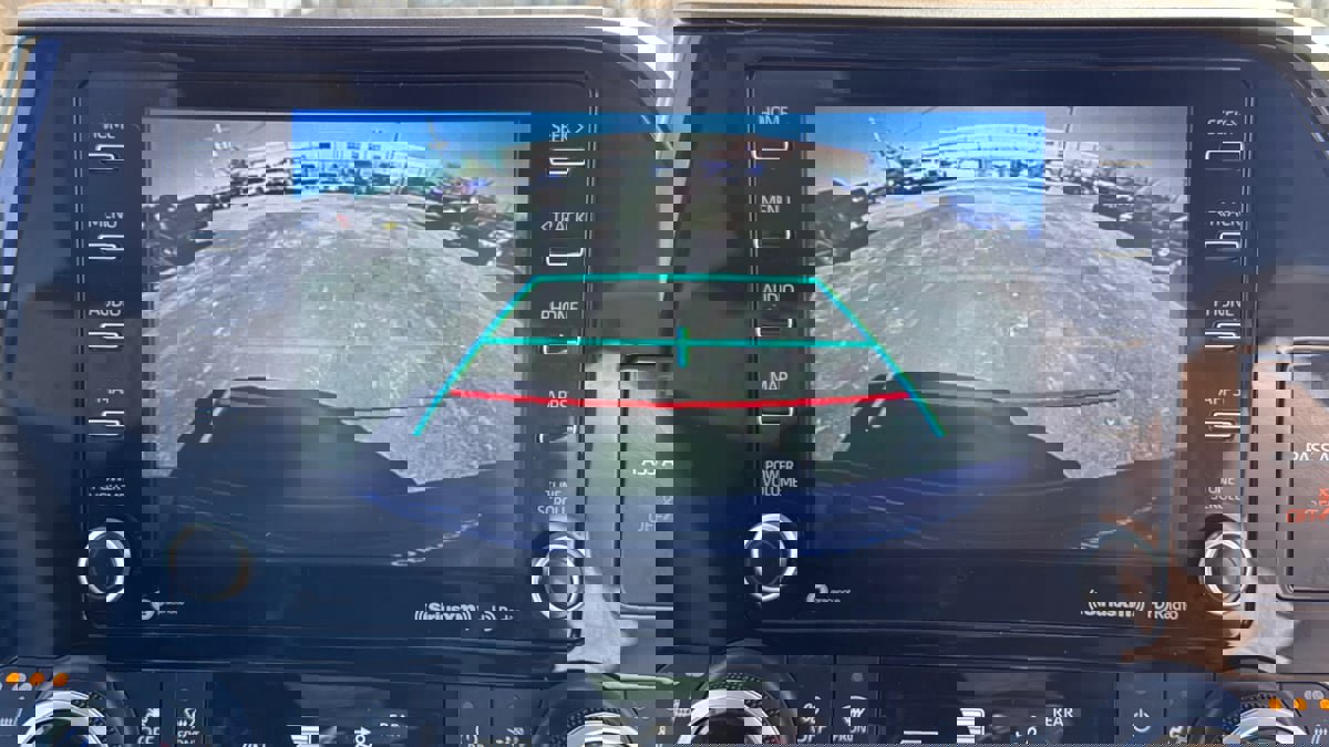 Used 2022 Toyota Highlander XLE image 28