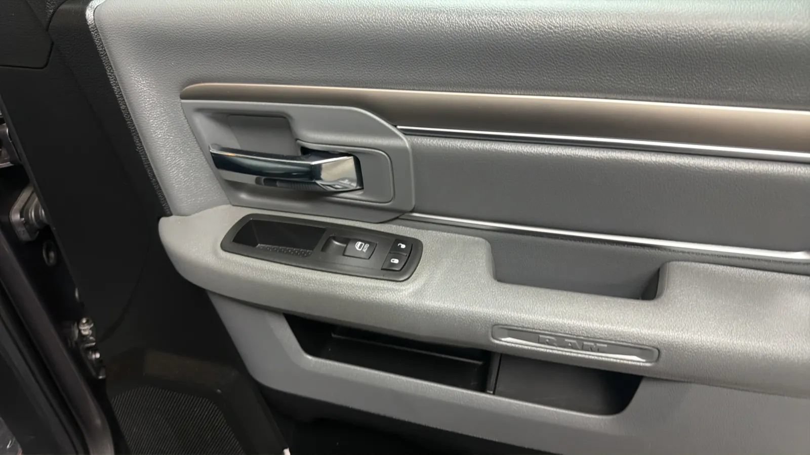Used 2020 RAM 1500 Classic SLT RWD image 17