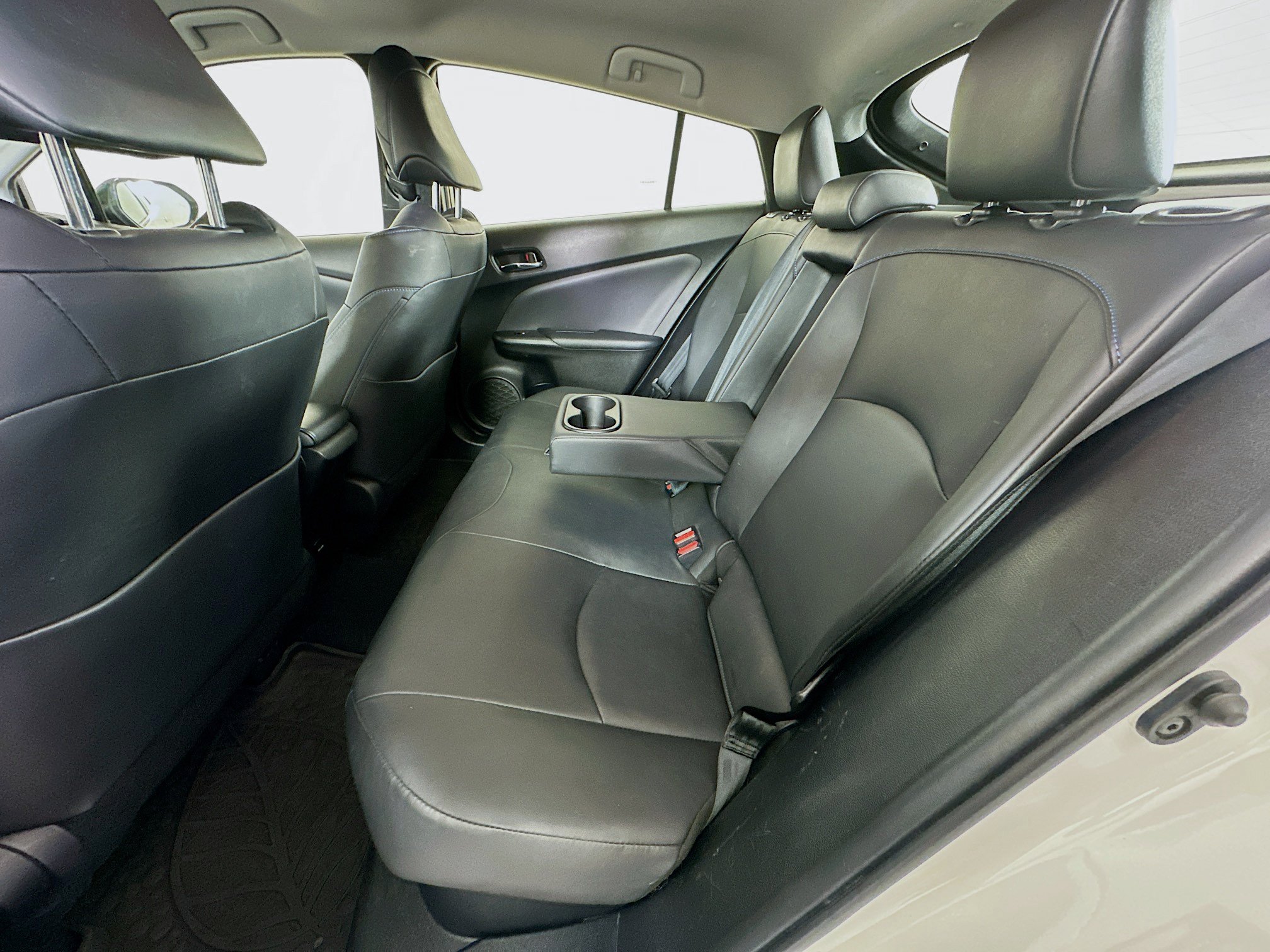 Used 2017 Toyota Prius Three Touring FWD image 27