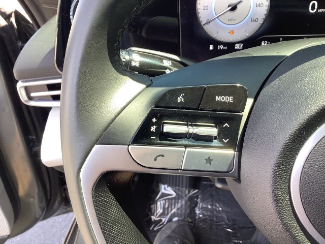 Used 2025 Hyundai Elantra Limited FWD image 13