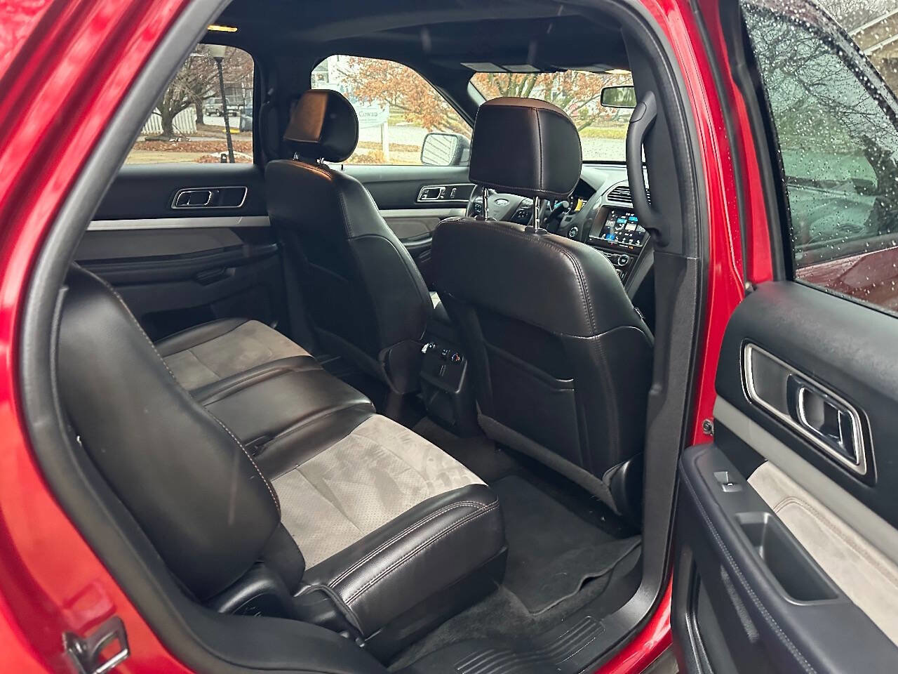 Used 2017 Ford Explorer XLT w/ Equipment Group 202A image 30