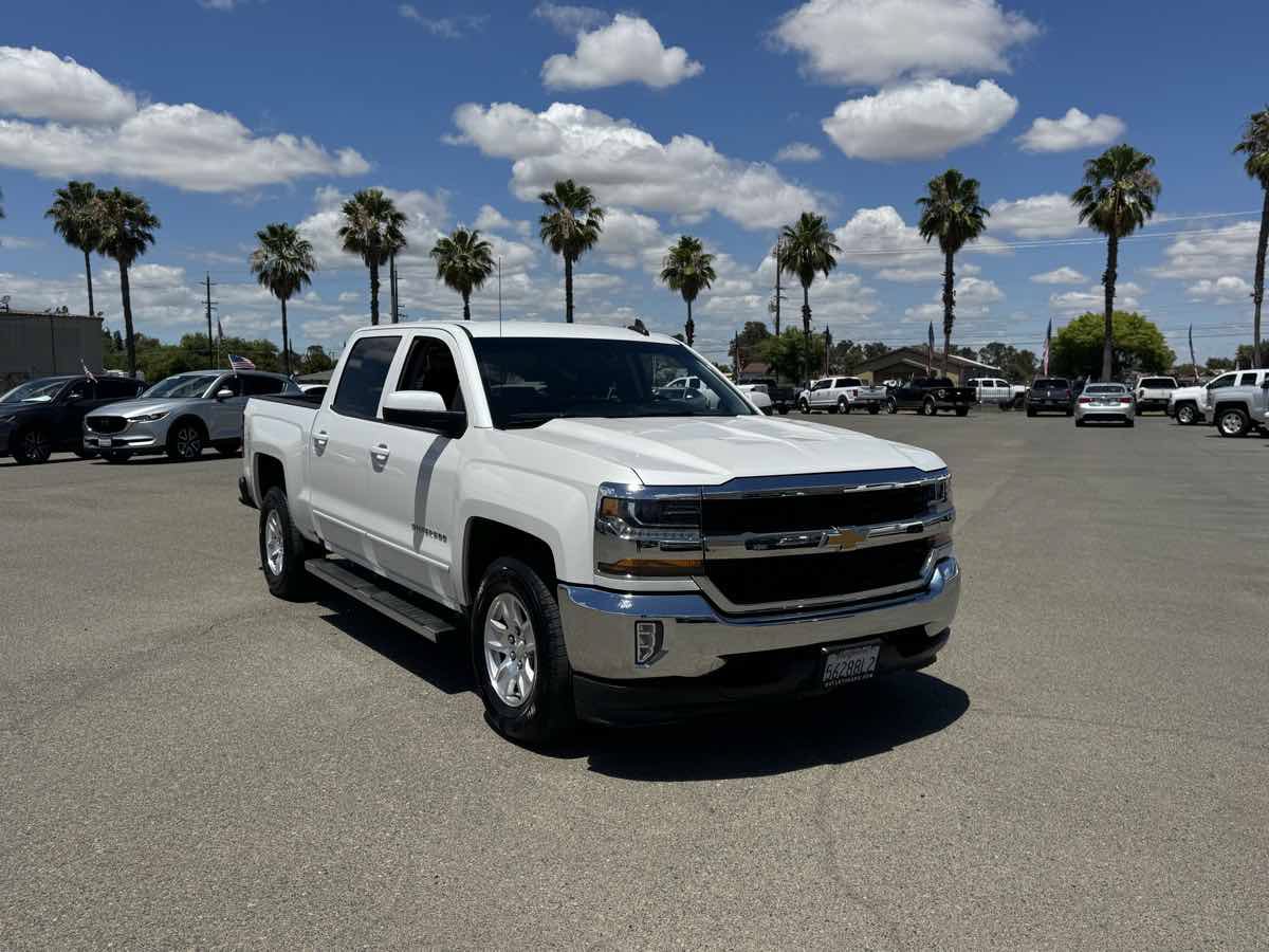 Used 2018 Chevrolet Silverado 1500 LT w/ LT Eassist Package RWD image 3