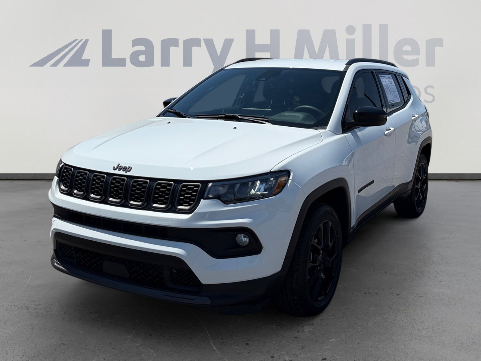 Used 2025 Jeep Compass Latitude w/ Altitude Special Edition AWD/4WD image 1