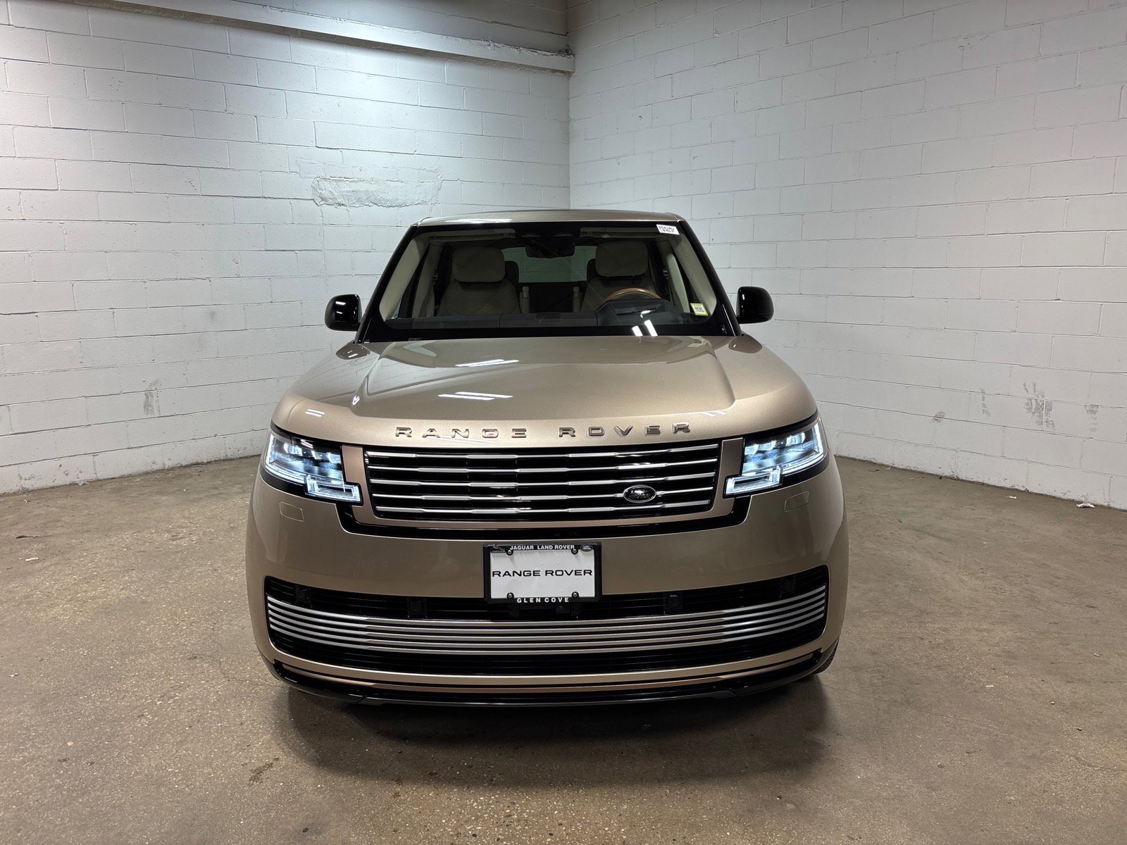 Used 2023 Land Rover Range Rover SV AWD/4WD image 3