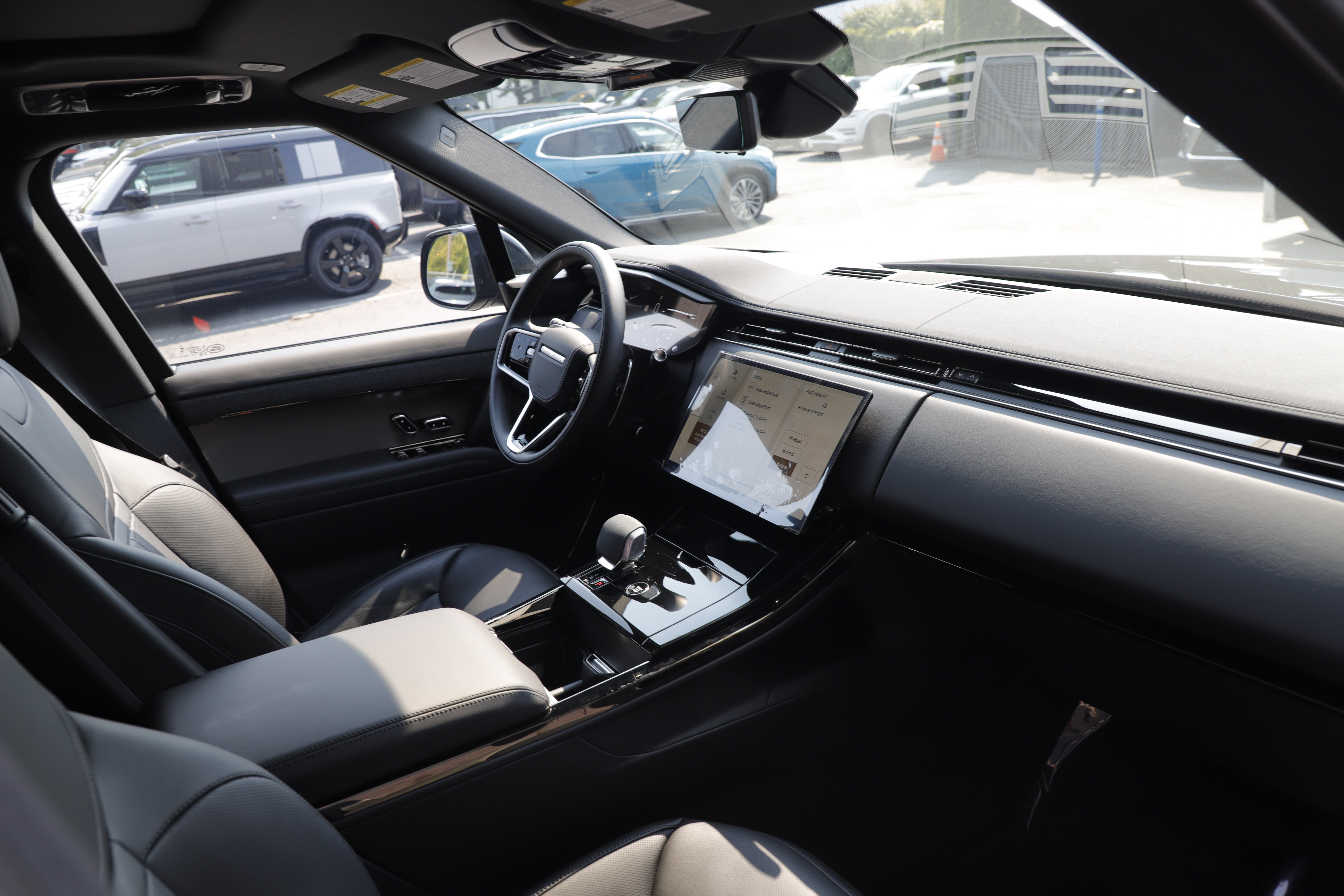 New 2026 Land Rover Range Rover Sport SE AWD/4WD image 13