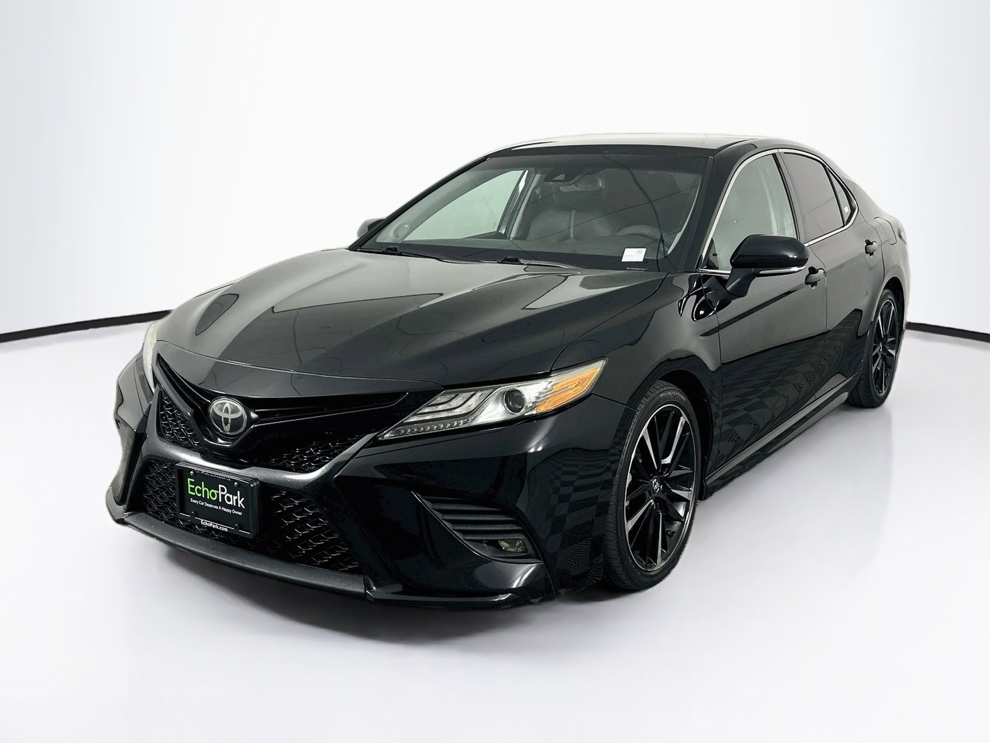 Used 2019 Toyota Camry XSE FWD image 3