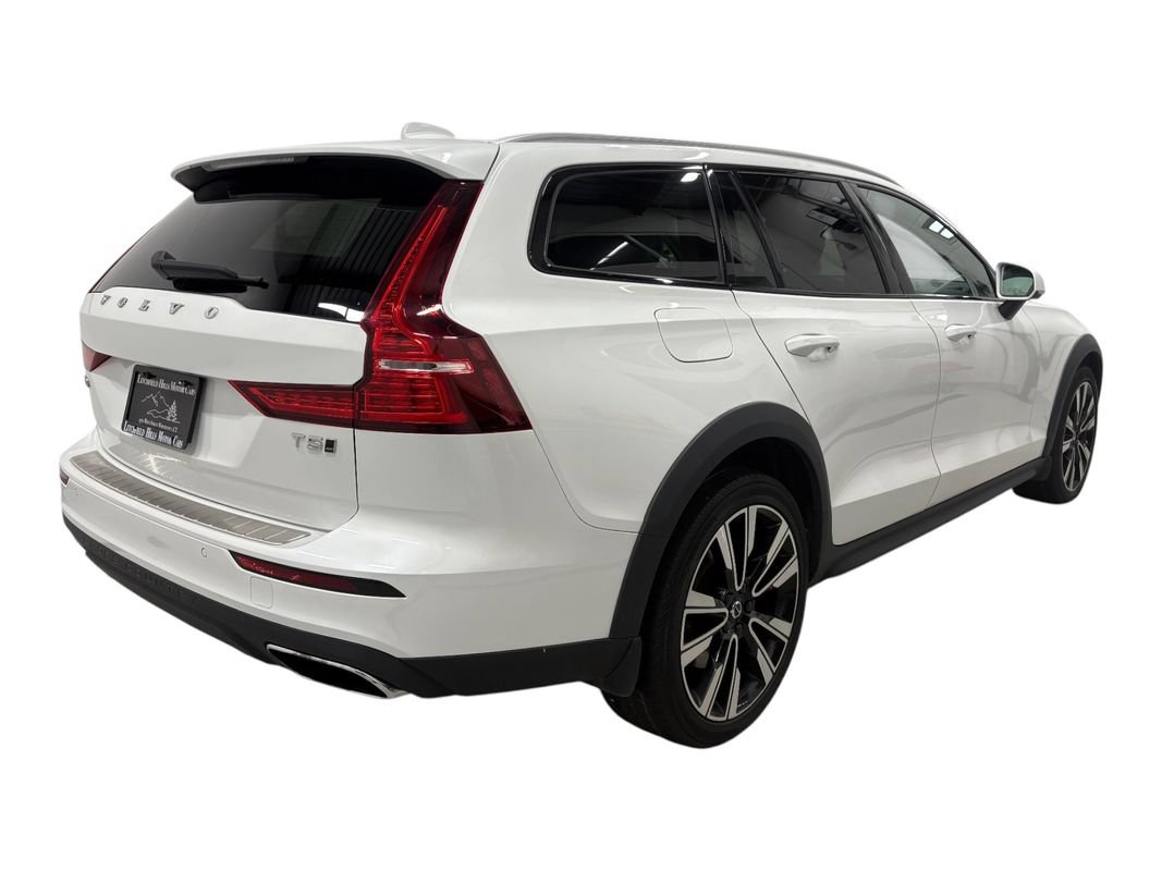 Used 2022 Volvo V60 T5 Cross Country w/ Climate Package AWD/4WD image 4