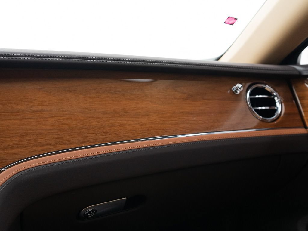 Used 2025 Bentley Flying Spur Plug-In Hybrid AWD/4WD image 43