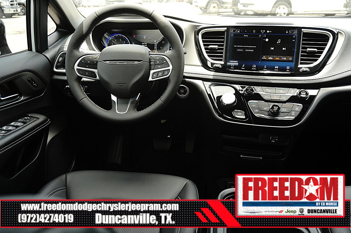 New 2027 Chrysler Pacifica Select FWD image 18