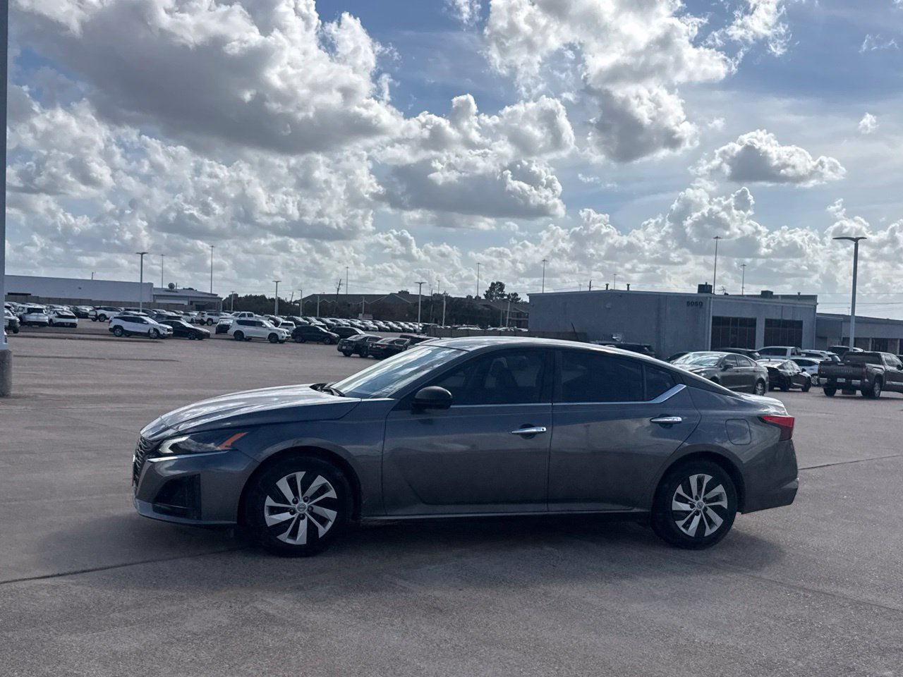 Used 2025 Nissan Altima 2.5 S FWD image 15