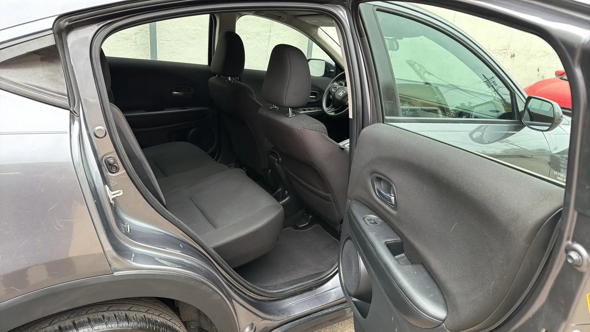 Used 2017 Honda HR-V LX image 25