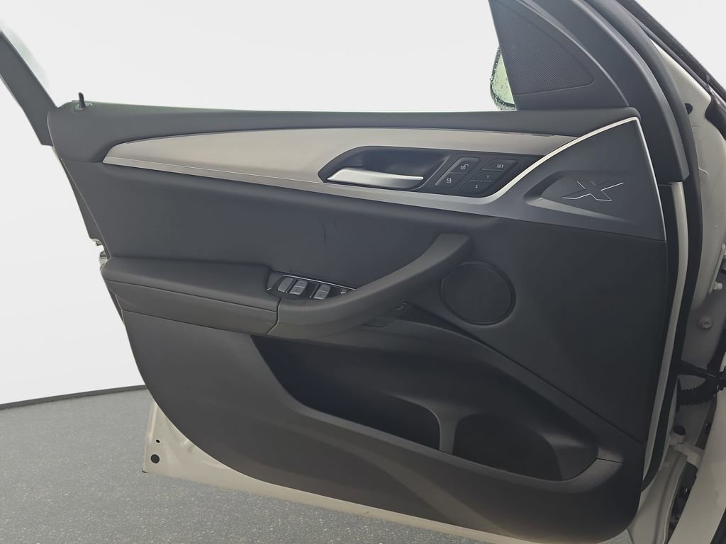 Certified 2025 BMW X4 xDrive30i w/ Premium Package image 30