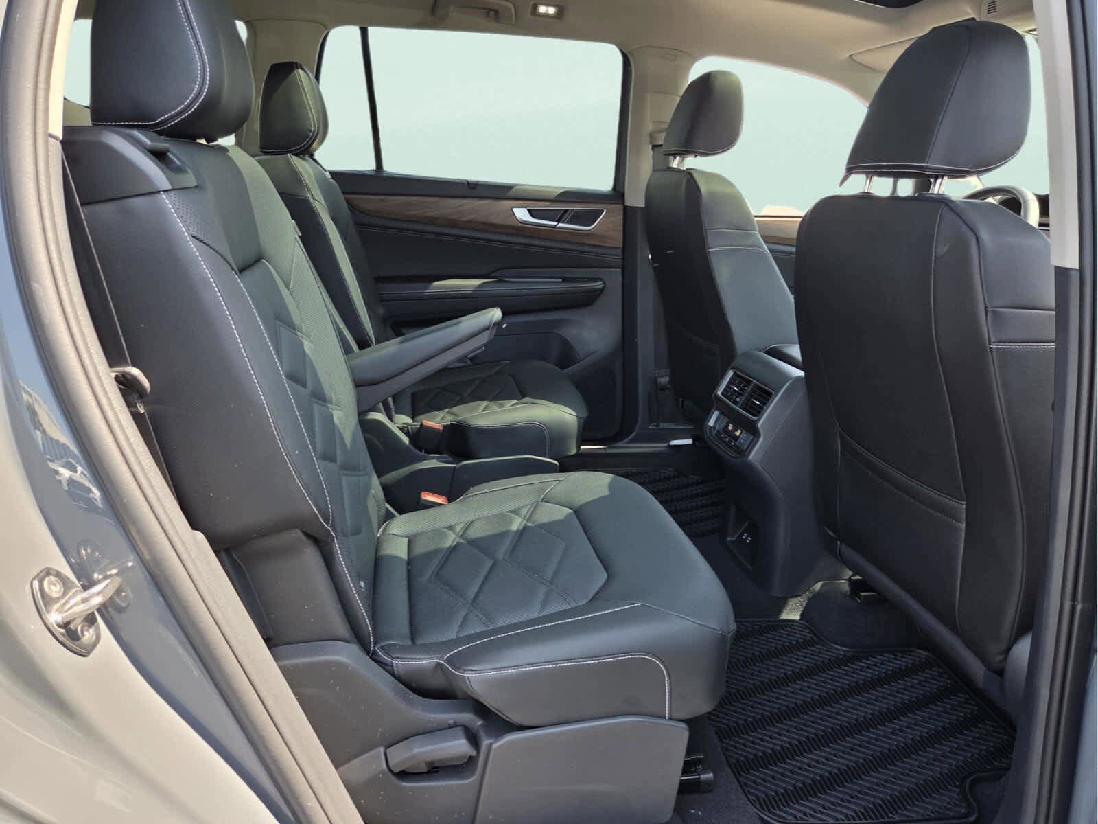New 2026 Volkswagen Atlas SE FWD image 17
